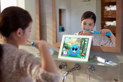 PHILIPS Sonický elektrický zubní kartáček dětský s bluetooth zelený