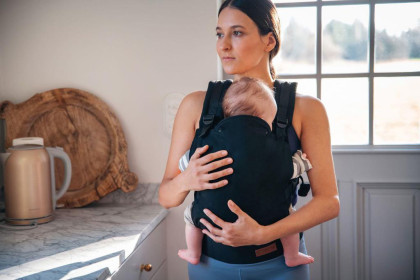 Ergonomické nosítko Collet béžové MoMi