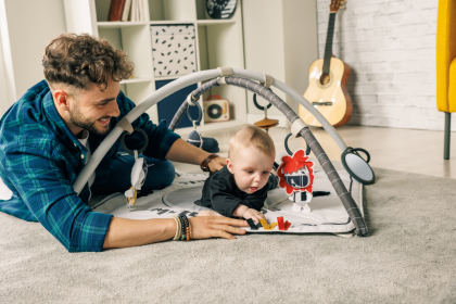 Hrací deka s hrazdou čtvercová Gymini Tiny Rockers Tiny Love