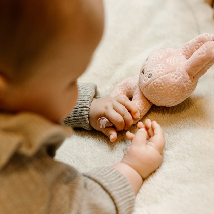 Chrastítko králíček Miffy Pink Flower Little Dutch