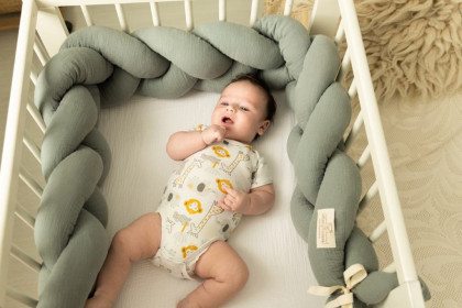 Mušelínový mantinel cop 200 cm Babymatex – chránič do postýlky
