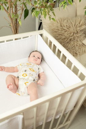 Mušelínový mantinel do postýlky Bump Air 180 x 30 cm Babymatex