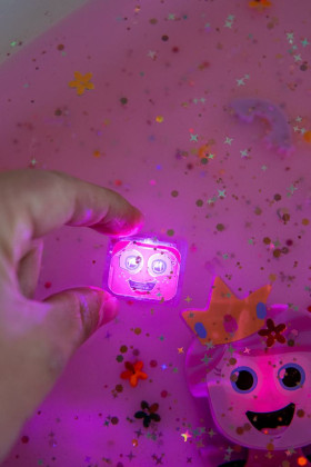 Senzorické svítící kostky do vody Princess Ida Glo Pals