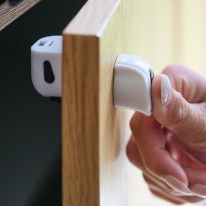 Magnetické uzávěry skříněk 8 ks + 2 klíče White