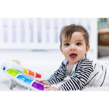 Aktivní svítící panel Glow & Discover Light Bar™ BABY EINSTEIN 3 m+