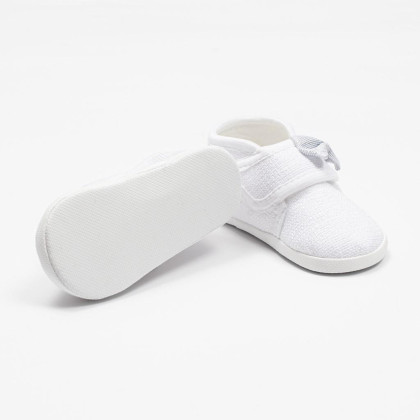 Kojenecké capáčky s mašličkou New Baby bílá