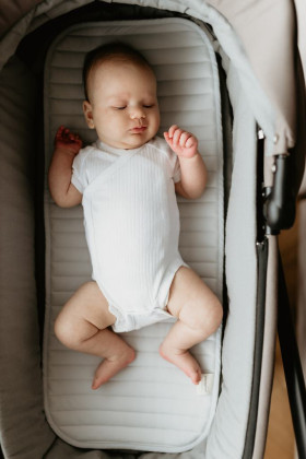 Prodyšná podložka proti pocení do kočárku Sleepee