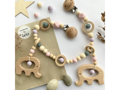 Řetízek na kočárek se dvěma zvířátky Bavič vozu slon