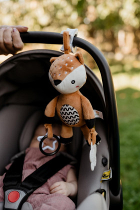 Natahovací hrací strojek plyš 30 cm závěs na postýlku/kočárek Babyted