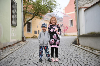 Čepice spadlá hřejivá černá vzor
