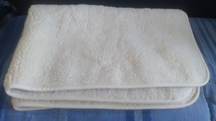 Oboustraná vlněná deka z ovčího rouna 100/135cm  BAZAR