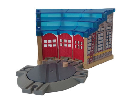 Depo s točnou pro tři lokomotivy Maxim