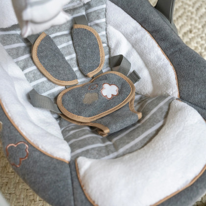 Houpačka konvertibilní cestovní s melodií Bella Teddy™ 0 m+ do 9 kg Ingenuity