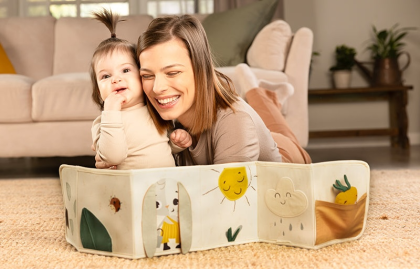 Knížka pro nejmenší Garden of Adventures Tiny Love