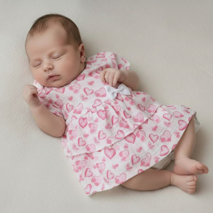 Kojenecké šaty krátký rukáv mušelín Srdce s mašlí Baby Service