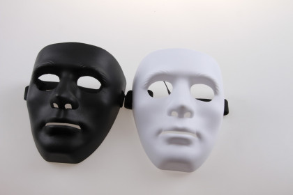 Maska bílá/černá