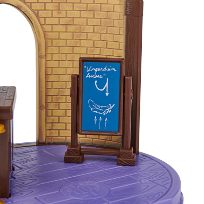 Harry Potter učebna kouzel s figurkou Hermiony
