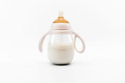 Kojenecká lahev Jordbaer 300 ml 6 m+ Kidnort