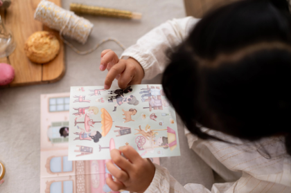 Knížka se samolepkami Nakupování Rosa Little Dutch
