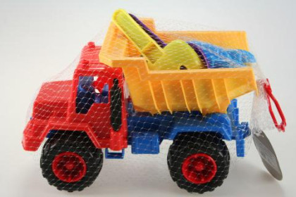 Auto na písek s výklopnou korbou, lopatkou, hrabičkami a bábovkami
