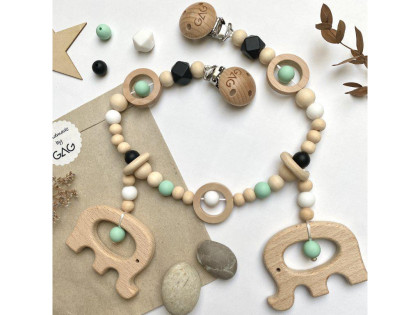 Řetízek na kočárek se dvěma zvířátky Bavič vozu slon