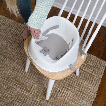 Podsedák na jídelní židli Ity Simplicity Seat Easy Clean Booster do 15 kg Ingenuity