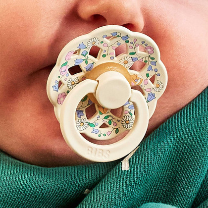 Dudlíky z přírodního kaučuku 2ks 6 - 18 měsíců Liberty Boheme Bibs