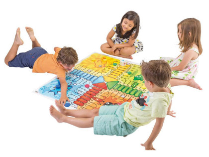 Člověče nezlob se (Giant Parcheesi)