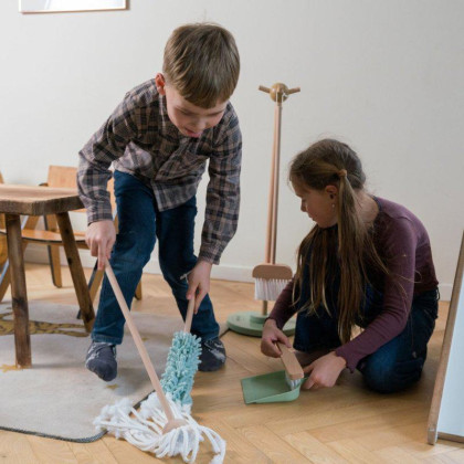 Playful Wood dřevěná sada na úklid 6 ks