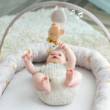 Hnízdo pro miminko s hrazdou Little Explorer Taf Toys