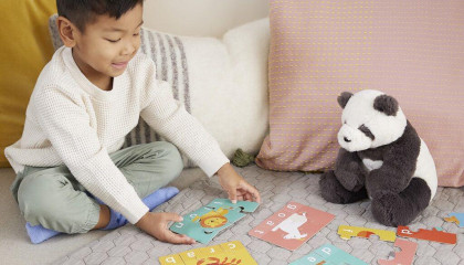 Moje první hláskování puzzle se zvířátky v angličtině Petit Collage