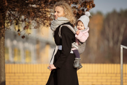 Ergonomické nosítko Collet béžové MoMi