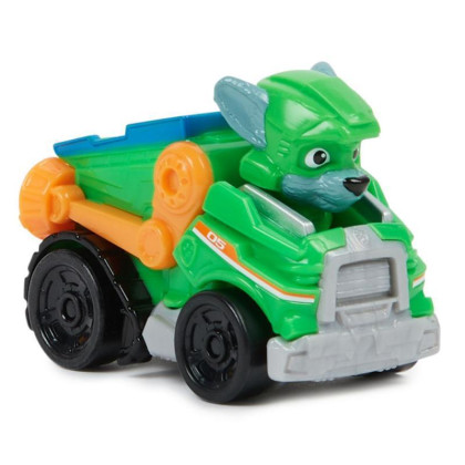 Tlapková patrala ve velkofilmu miniautička s figurkou