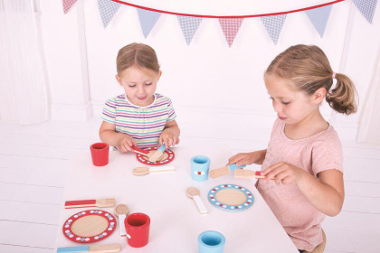 Dřevěný jídelní servis s puntíky Bigjigs Toys