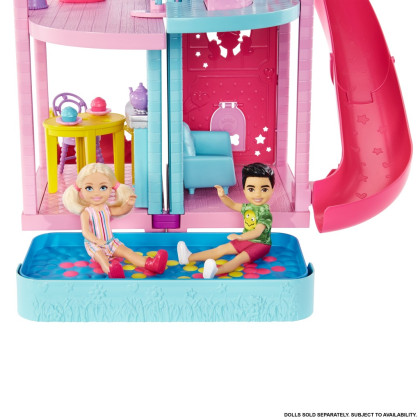 Chelsea dům se skluzavkou Barbie