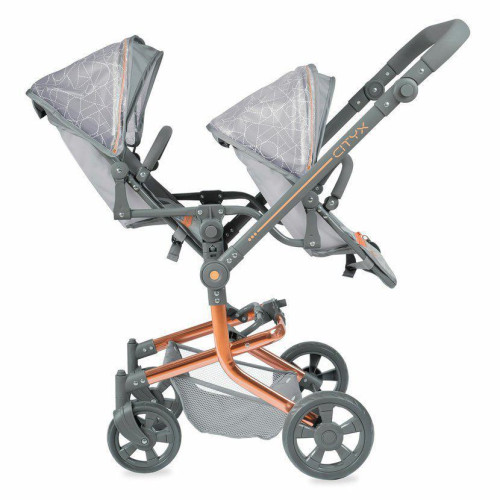 Skládací kočárek pro dvojčata panenky s batůžkem City X - 91 cm DeCuevas