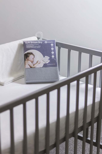Napínací prostěradlo nepromokavé Soft Dream Dry 120 x 60 cm Petite&Mars