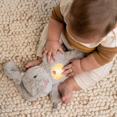 Hračka uklidňující se senzorem pláče zajíček Sylvi™ 0 m+ Ingenuity