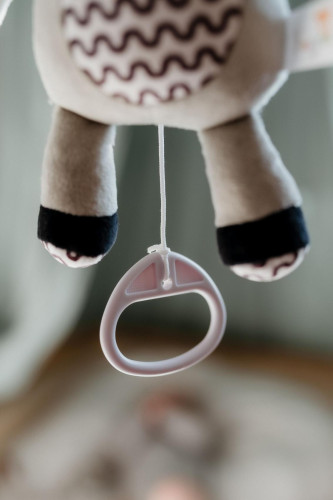 Natahovací hrací strojek plyš 30 cm závěs na postýlku/kočárek Babyted