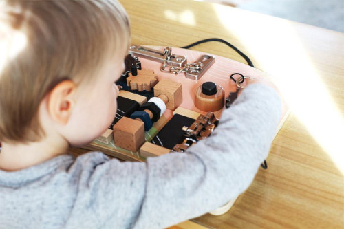 Motorická deska se zámky a otáčivými prvky small foot