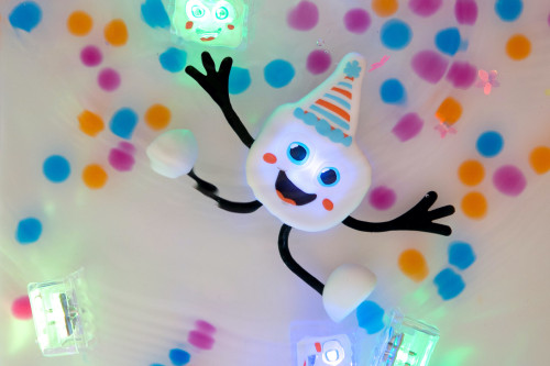 Sada Figurka Party Pal a 2 senzorické svítící kostky do vody