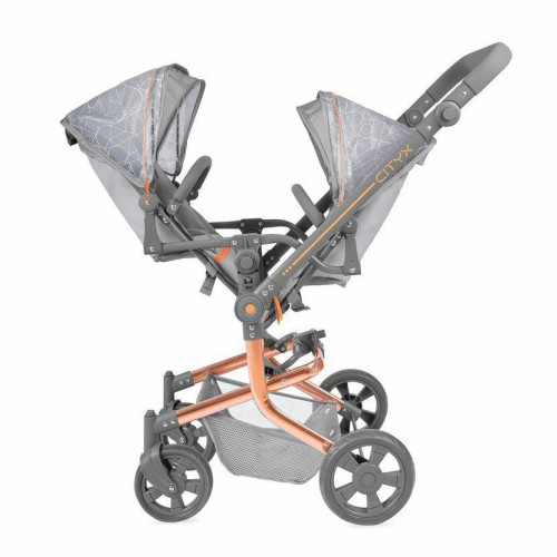 Skládací kočárek pro dvojčata panenky s batůžkem City X - 91 cm DeCuevas