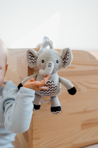 Natahovací hrací strojek plyš 30 cm závěs na postýlku/kočárek Babyted