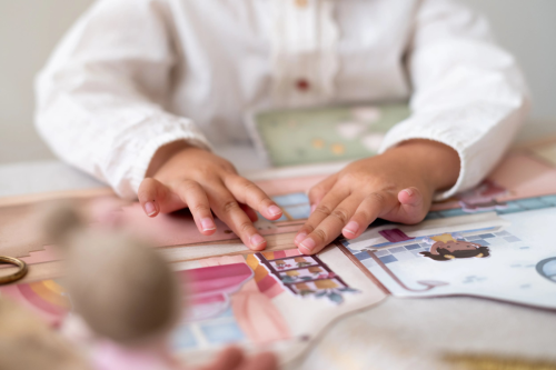 Knížka se samolepkami Dům Rosa Little Dutch