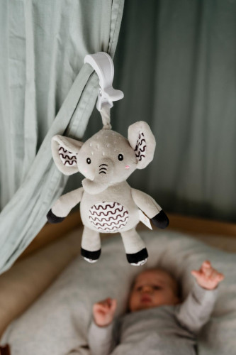 Natahovací hrací strojek plyš 30 cm závěs na postýlku/kočárek Babyted
