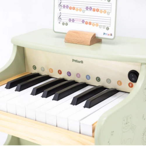 Dřevěné piano na baterie