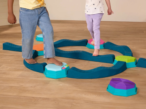 Překážková dráha se stupínky hudební Balance & Groove B-Toys