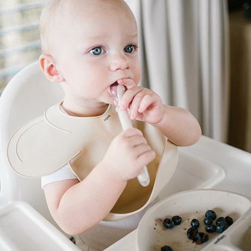 Silikonová lžička 6 m+ Babyono
