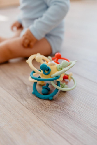 Koulíček chrastítko silikon/plast 13 x 9 cm Babyted