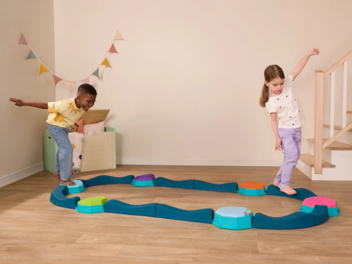Překážková dráha se stupínky hudební Balance & Groove B-Toys